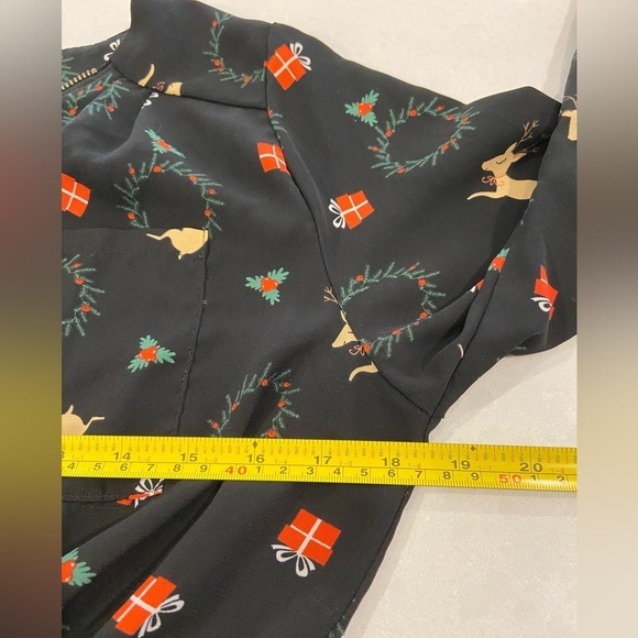 Stella Tweed XS Gifts Wreaths And Reindeer Christmas Blouse - Picture 7 of 10